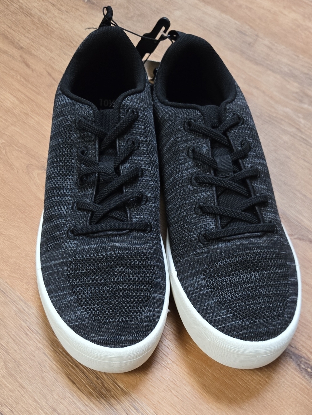 Men's Black Knit Slip On Casual Sneakers with White Sole Sz 10.5 New